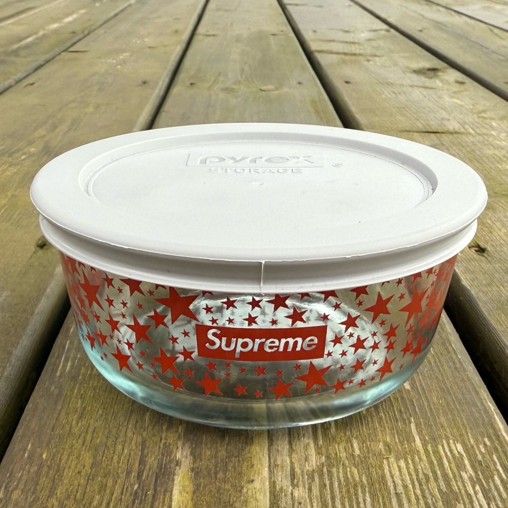 Pyrex x Supreme Red Star Small Storage Bowl with Lid 7200